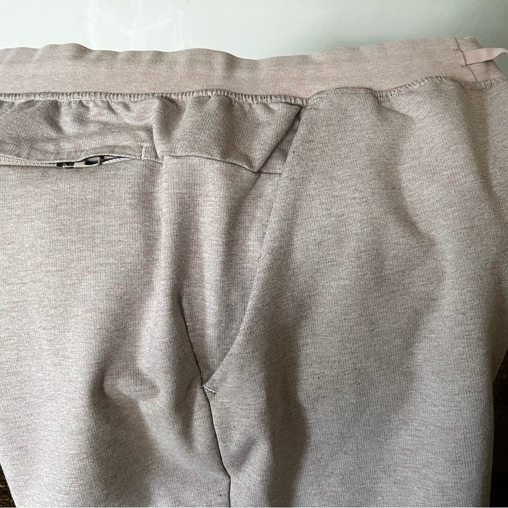 Lululemon - Picture 7 of 7